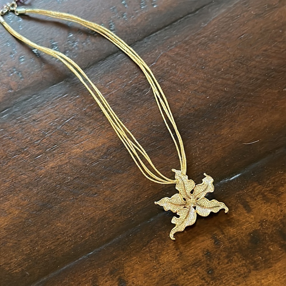 Sterling Silver Gold Overlay Leaf Pendant on Cord Necklace  NEW - Picture 3 of 3